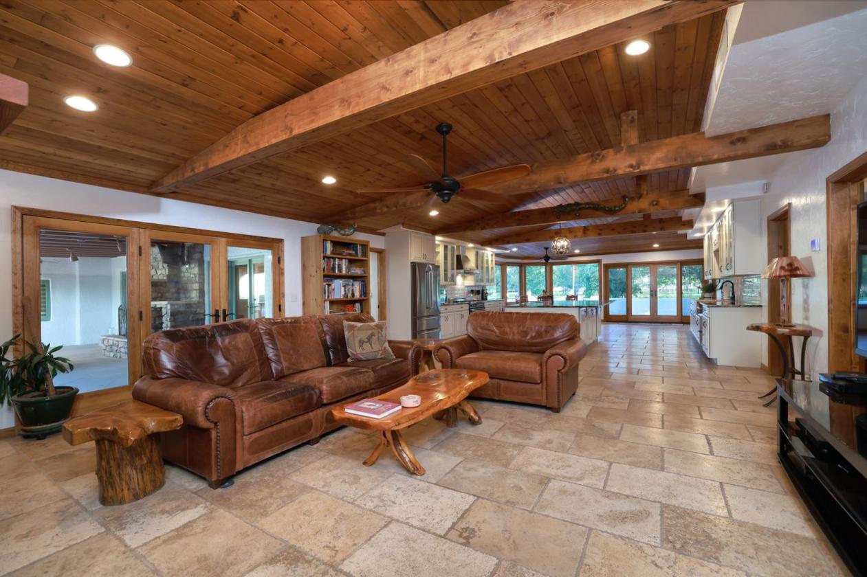 Elegant Custom Home with Grass Pastures - photo 14