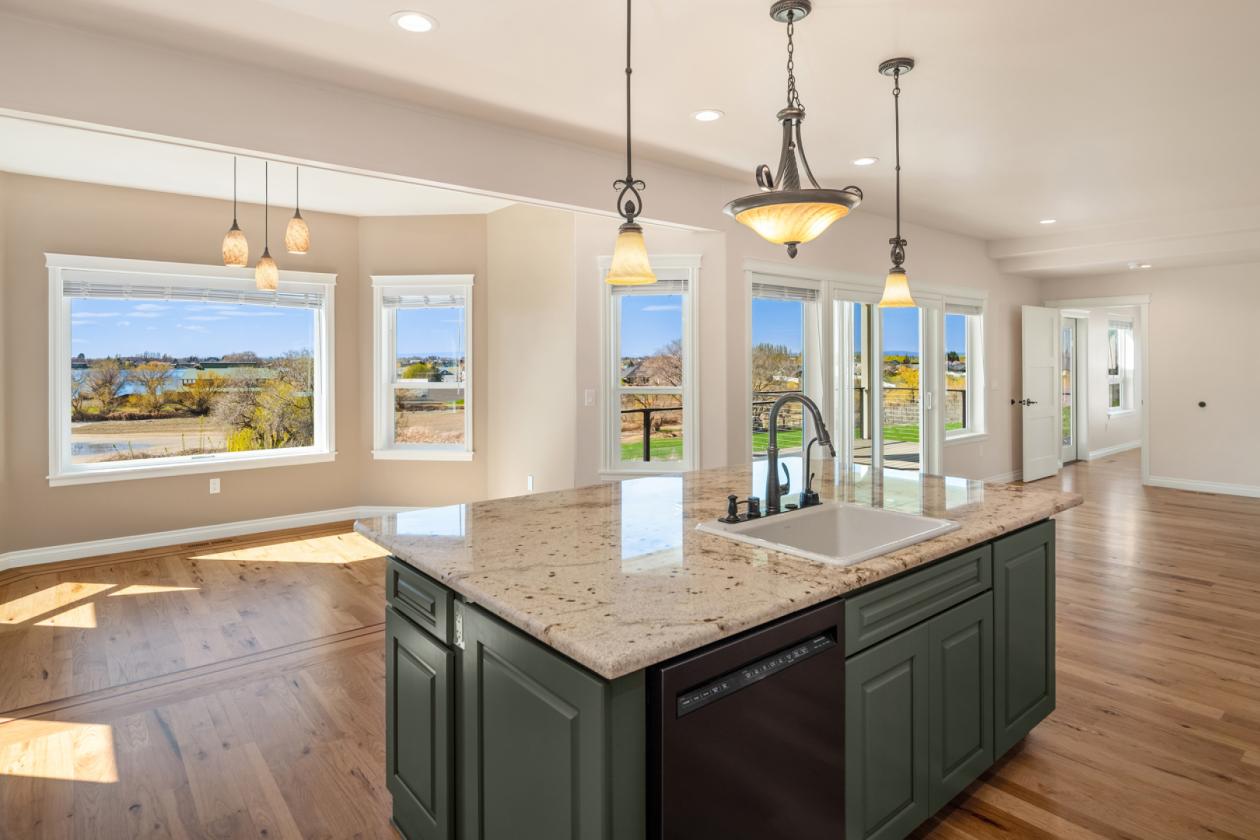 LAKEFRONT EQUESTRIAN ESTATE- TURNKEY, MULTI-USE - photo 10