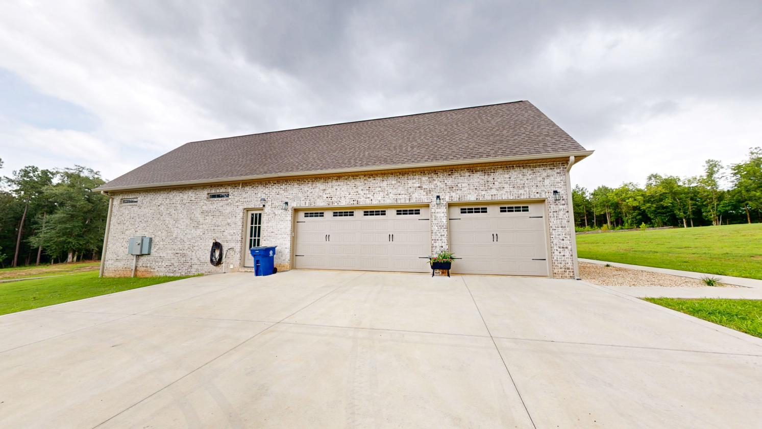 Luxury Farm Retreat: Pasture, Pond & Privacy - photo 2