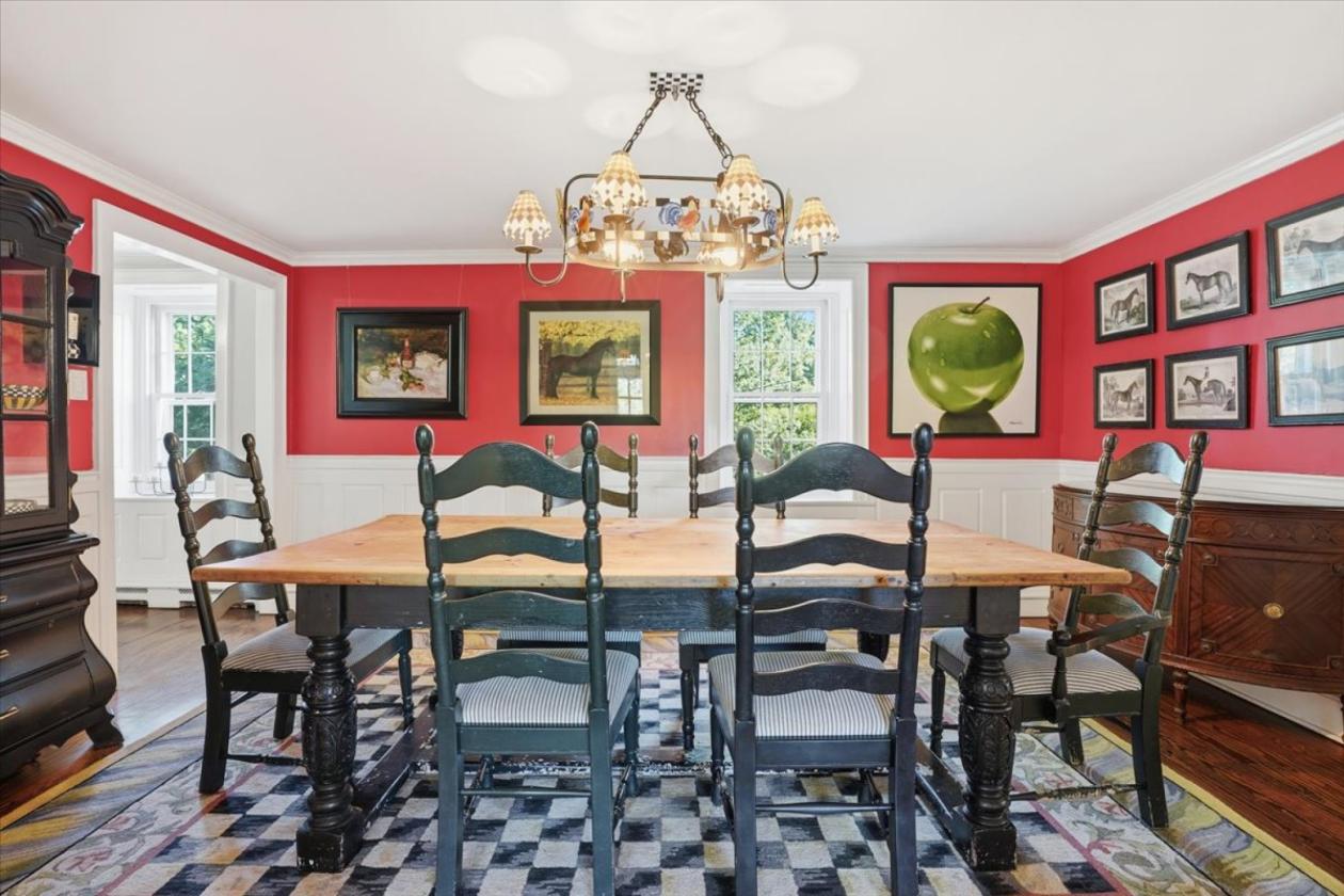 Equestrian estate w/ luxury barn & carriage house - photo 11