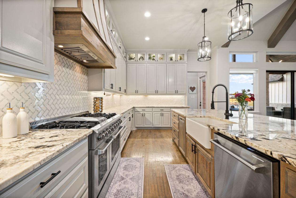 Horses Welcomed | Modern Luxury Farmhouse | 4 Acre - photo 10
