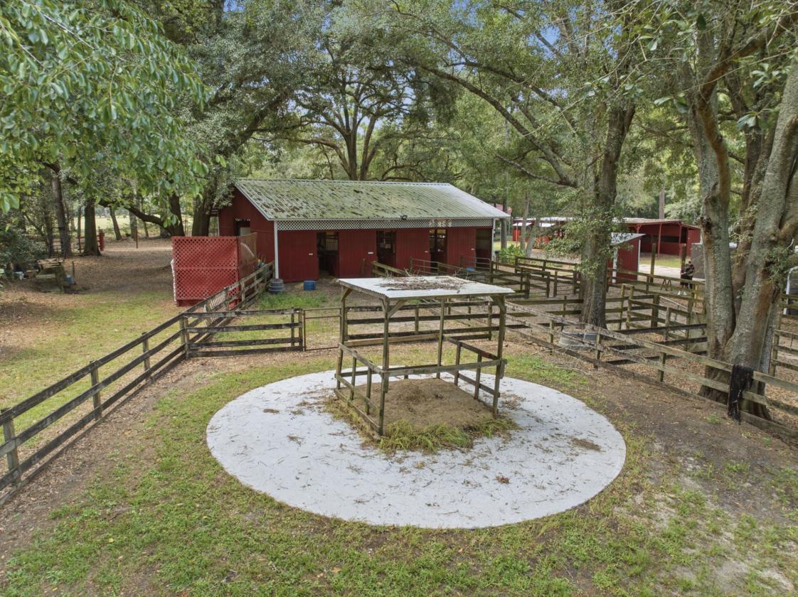 A Rare Equestrian Estate Designed for Horse & Home - photo 18