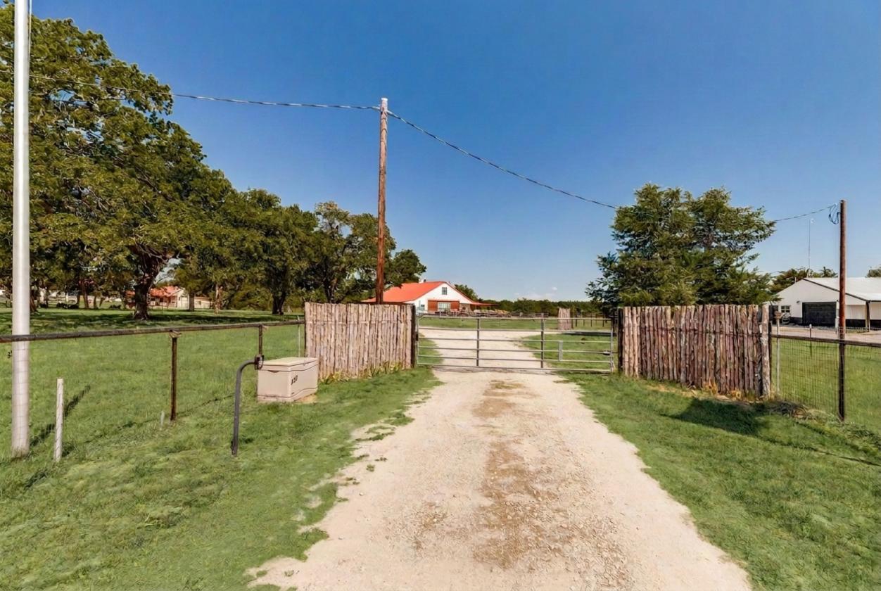11 Acres with 2 homes, Horse Barn & Great Hunting - photo 25
