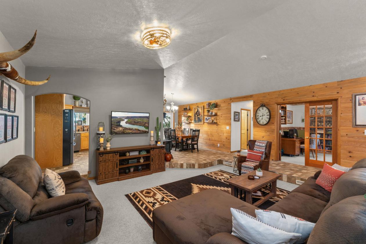 Legacy Equestrian Property with Jaw Dropping Views - photo 7