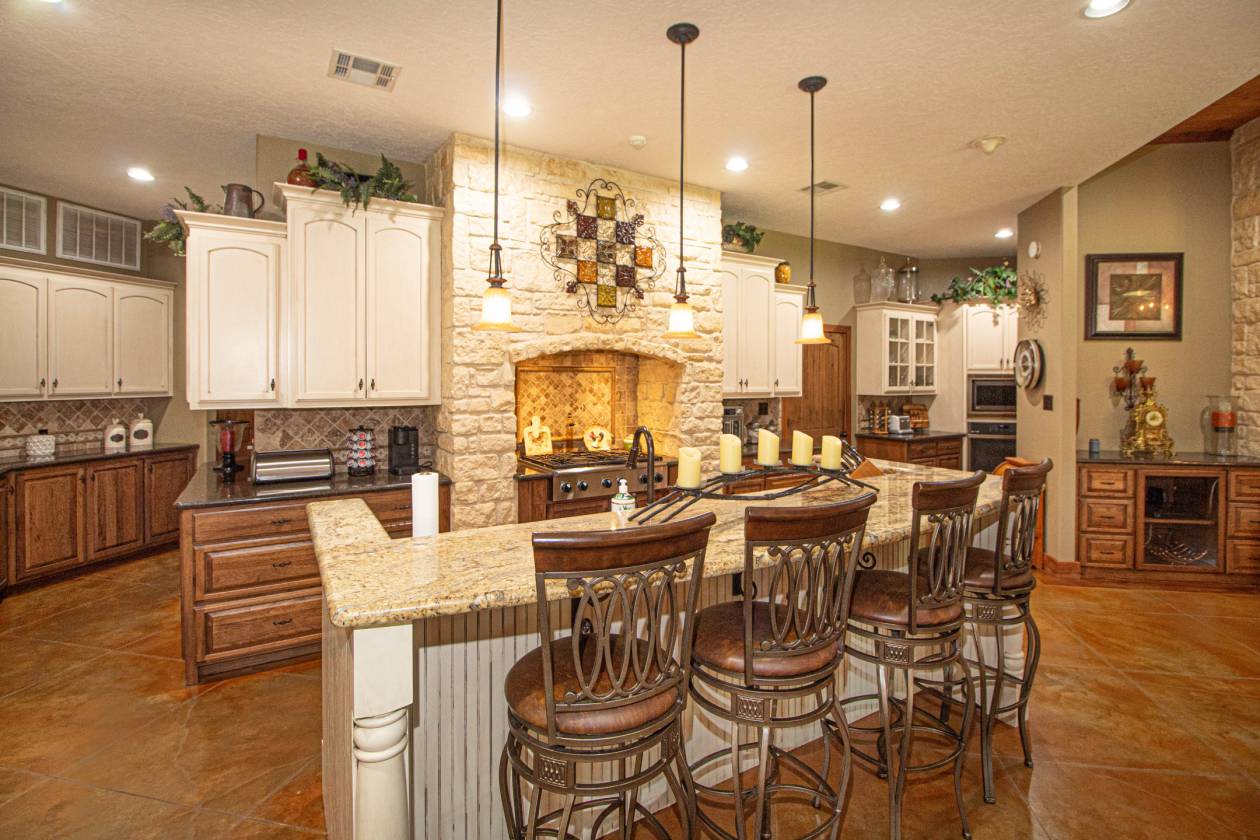 Stunning Home and Equestrian facility - photo 12