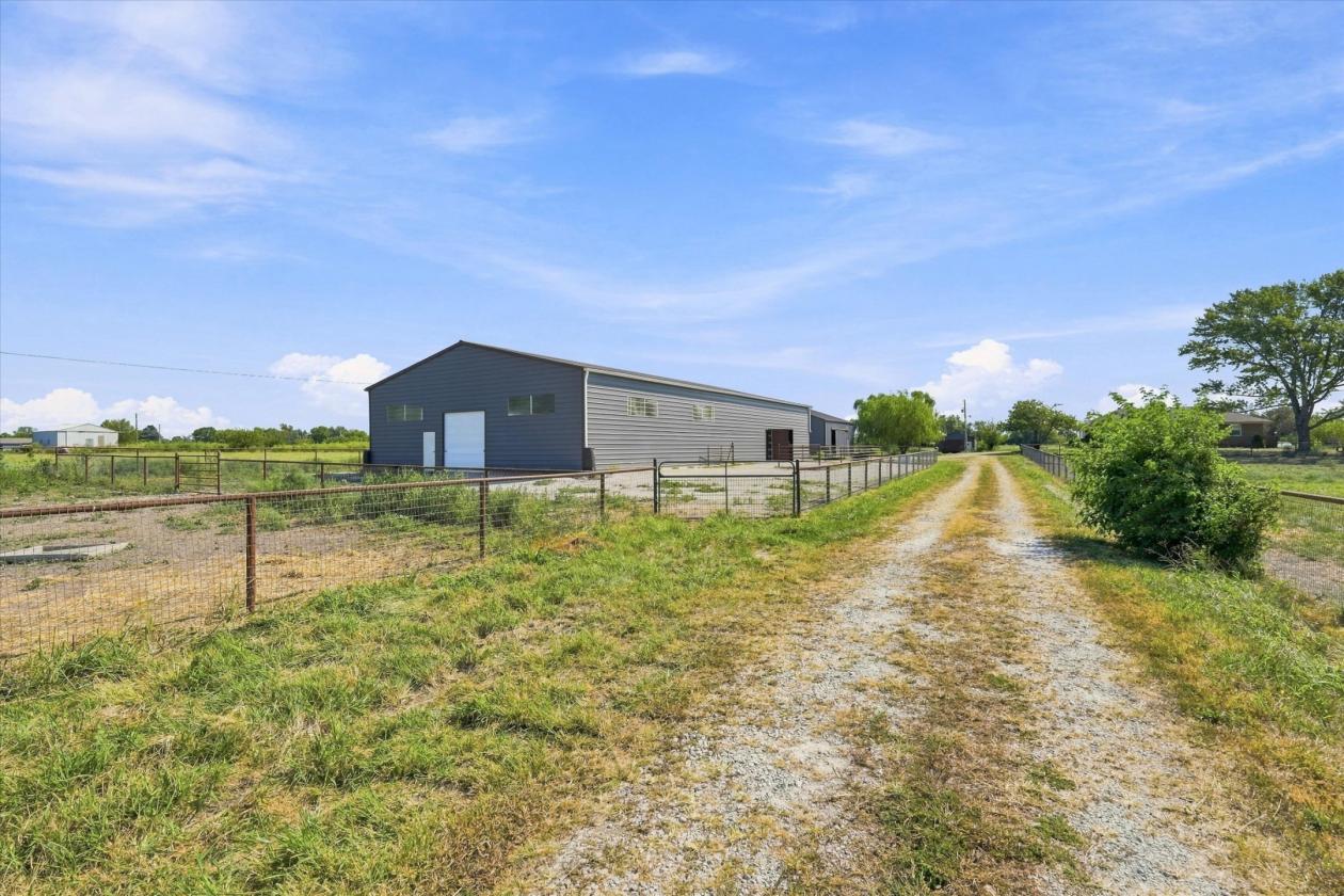 HORSE BARN WITH INDOOR ARENA — BUILT 2022 - photo 15