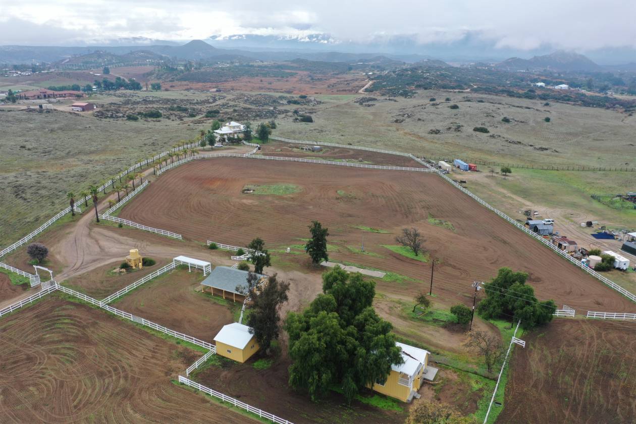 Equestrian property with 360 mountain views. Hemet, Riverside County