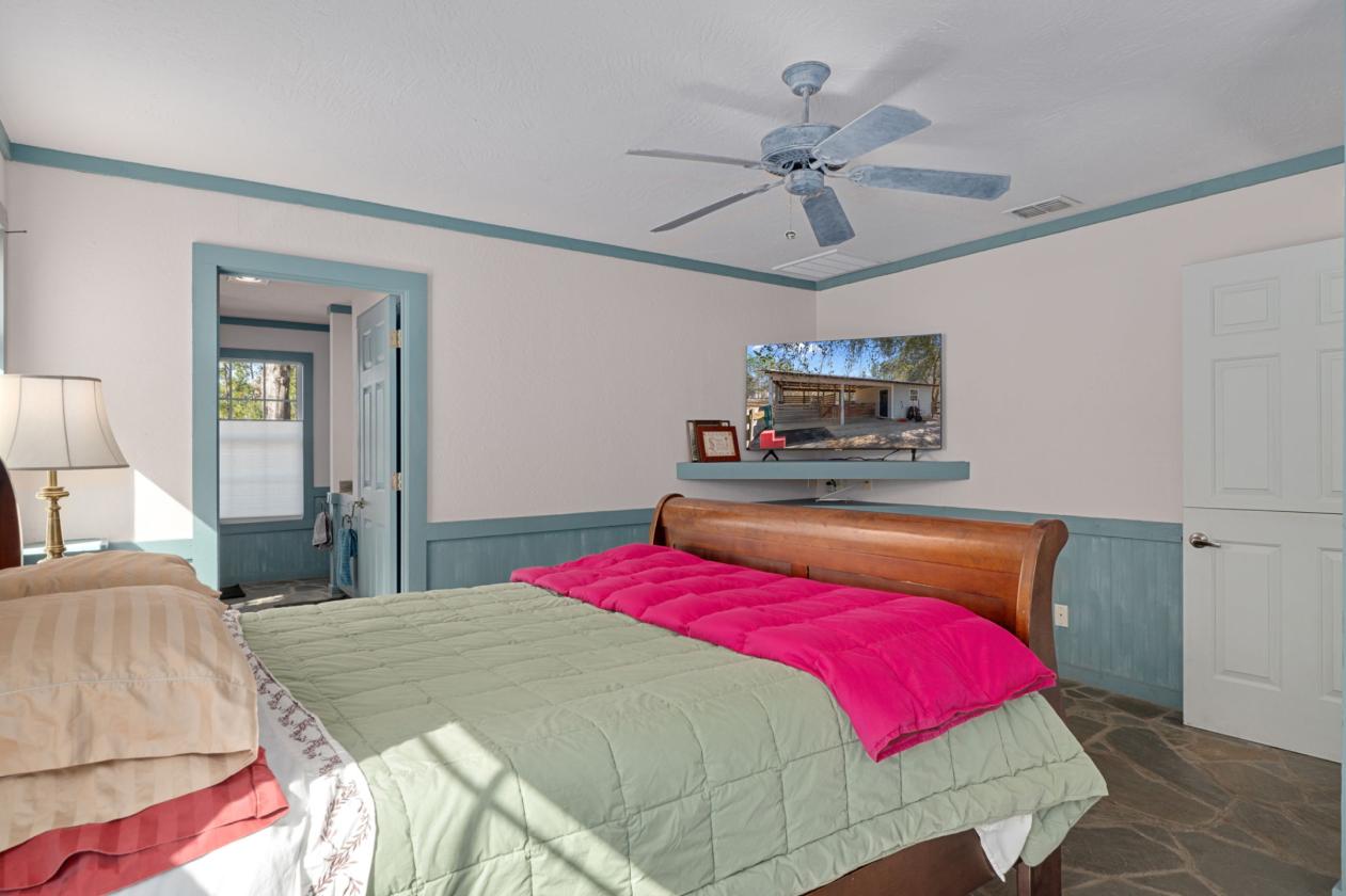A Rare Equestrian Retreat in Pine Ridge Estates - photo 9