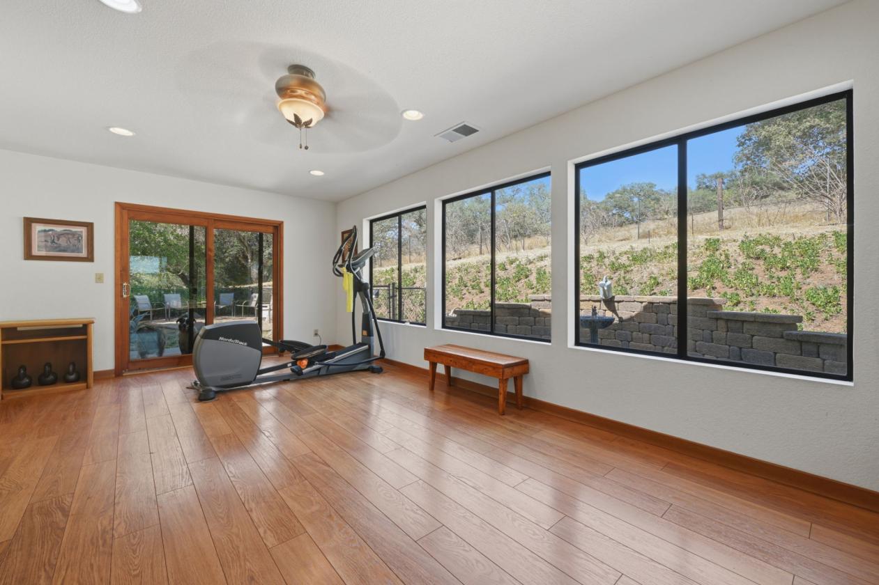 Private Ranch Style Home With Room for Horses - photo 12