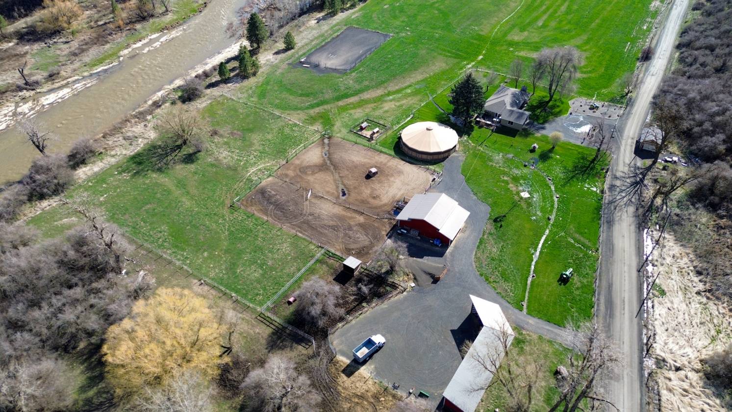 Beautiful homestead on 28 acres - photo 27