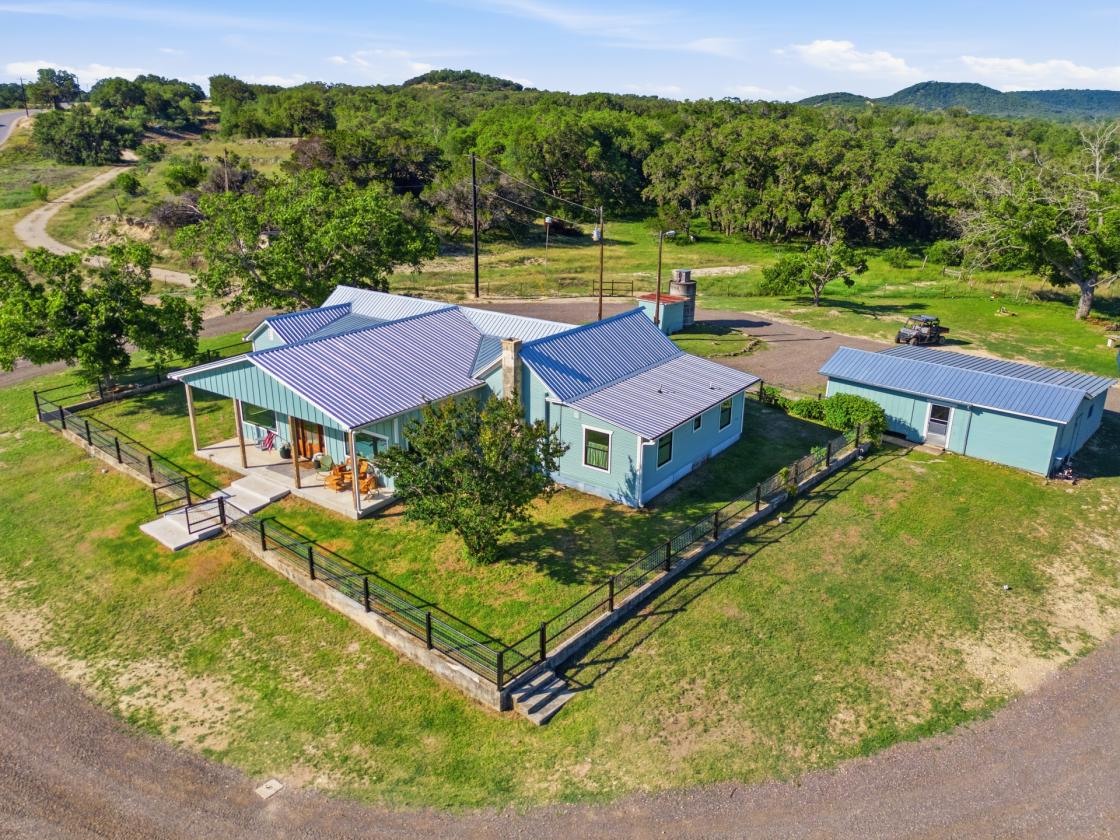 Luxury Hill Country Farmhouse | 10 Acres - photo 29