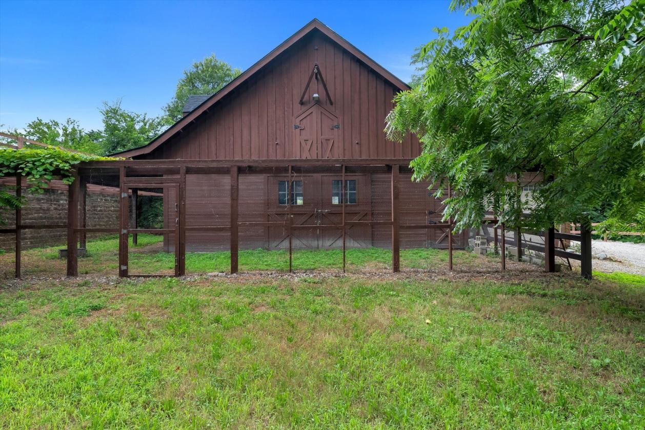 One-of-a-kind, GATED, EQUESTRIAN PROPERTY! - photo 14