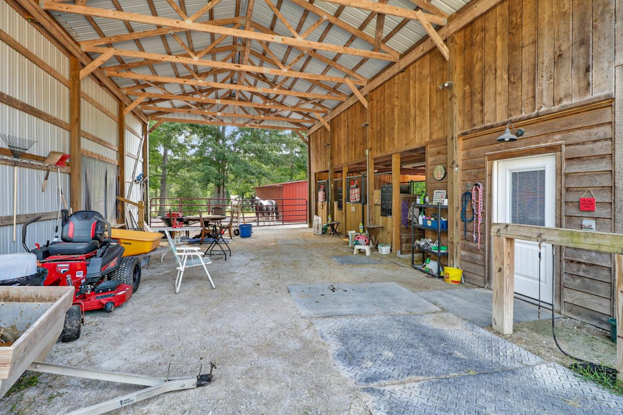 Spacious Cabin in BSF Equestrian community - photo 8