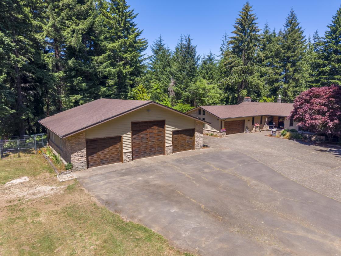 Unique Horse Property with a view of the Alsea Bay - photo 4