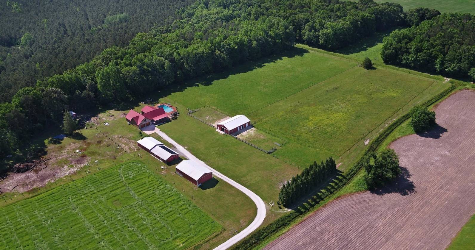 27 Acre Horse Farm & Custom Log Home in Peaceful... Ellendale, Sussex