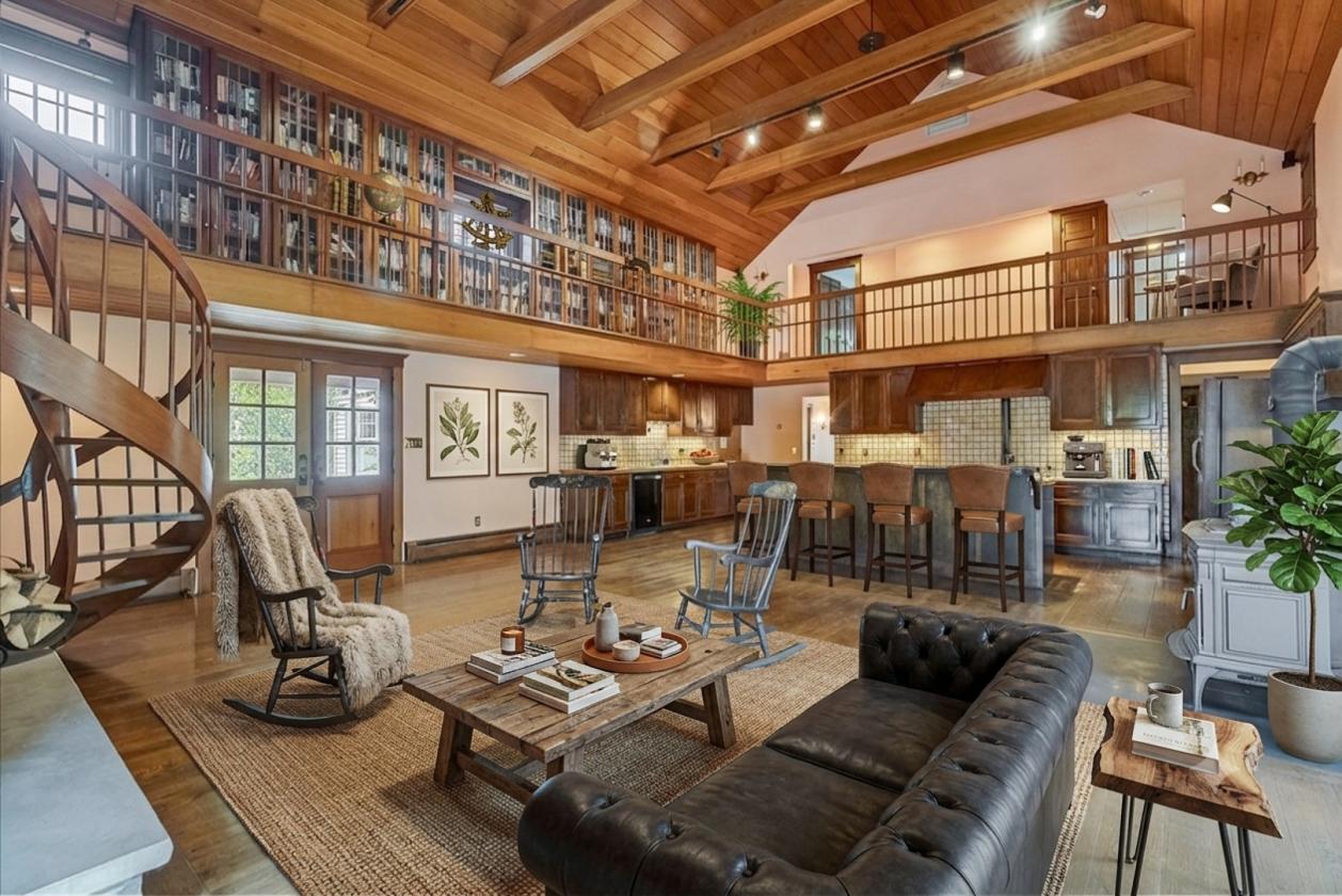 40 Acre Luxury Estate with multiple outbuildings - photo 16