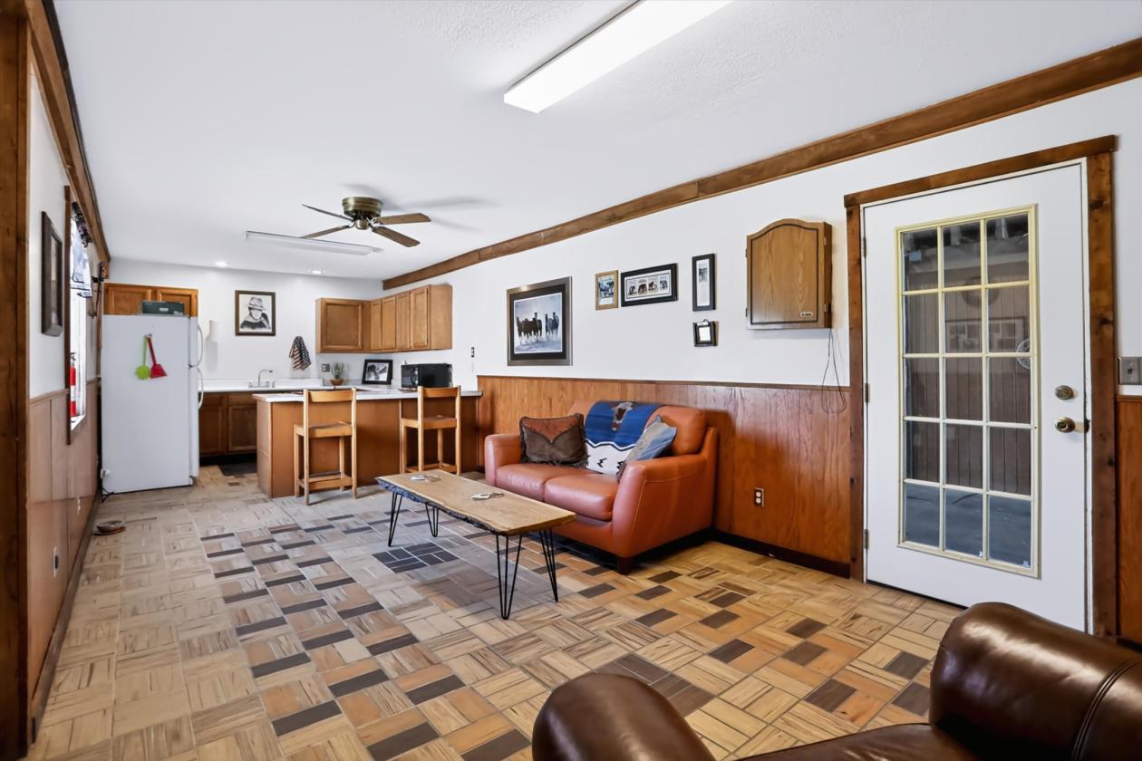 Ideal Equestrian training & boarding facility - photo 7