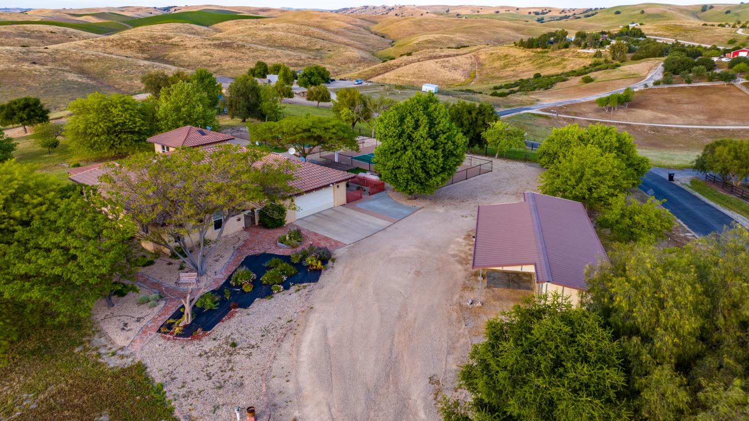 10 acres in the heart of Paso Robles Wine Country! - photo 4
