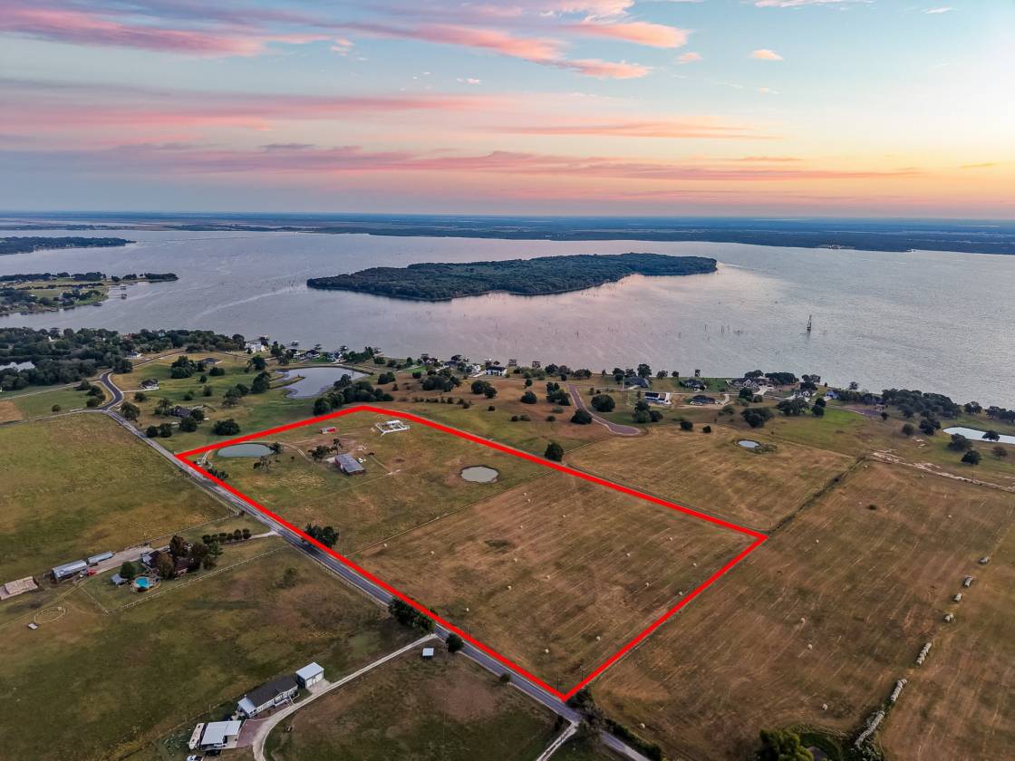 Horse Property for sale.