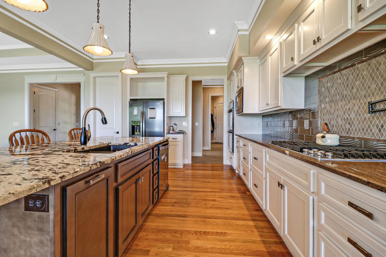 Luxury living meets sweeping, unforgettable views - photo 16