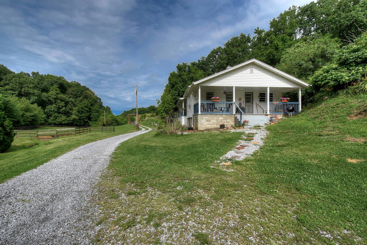 120+ Acre rustic farm with three homes and a 5... Piney Flats