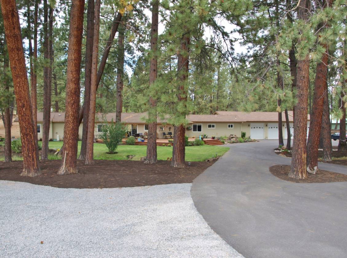 Stunning & Private 6.1 acre Horse Property in Central Oregon Bend