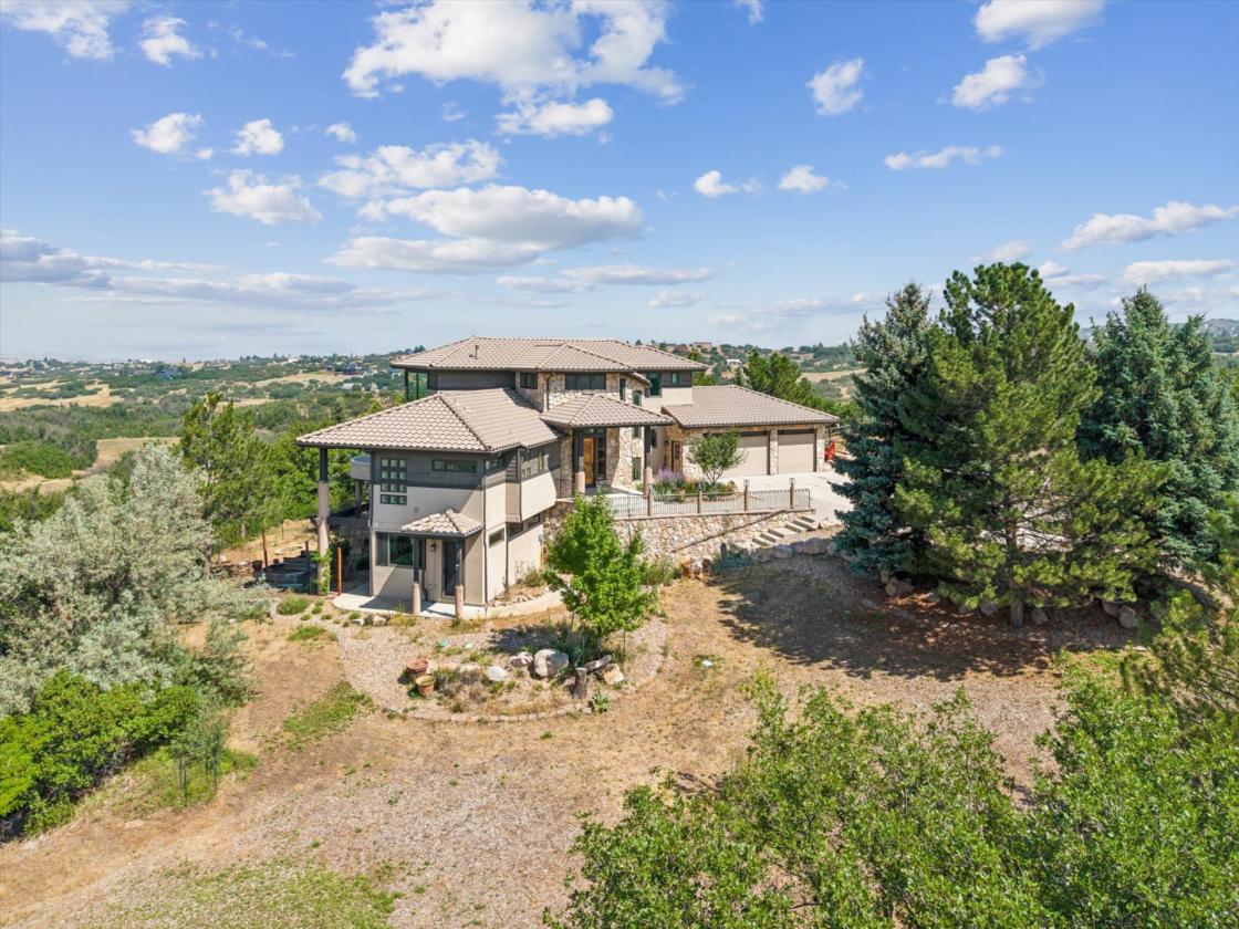 Private oasis on 15 acres 10 minutes from town - photo 11