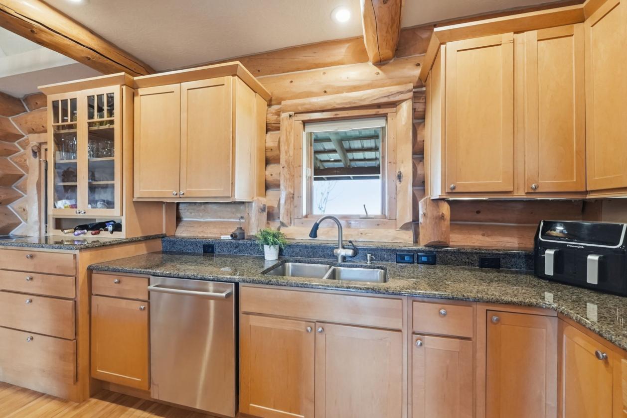 Luxury Log Home, Equestrian Lifestyle, 18 Acres - photo 17