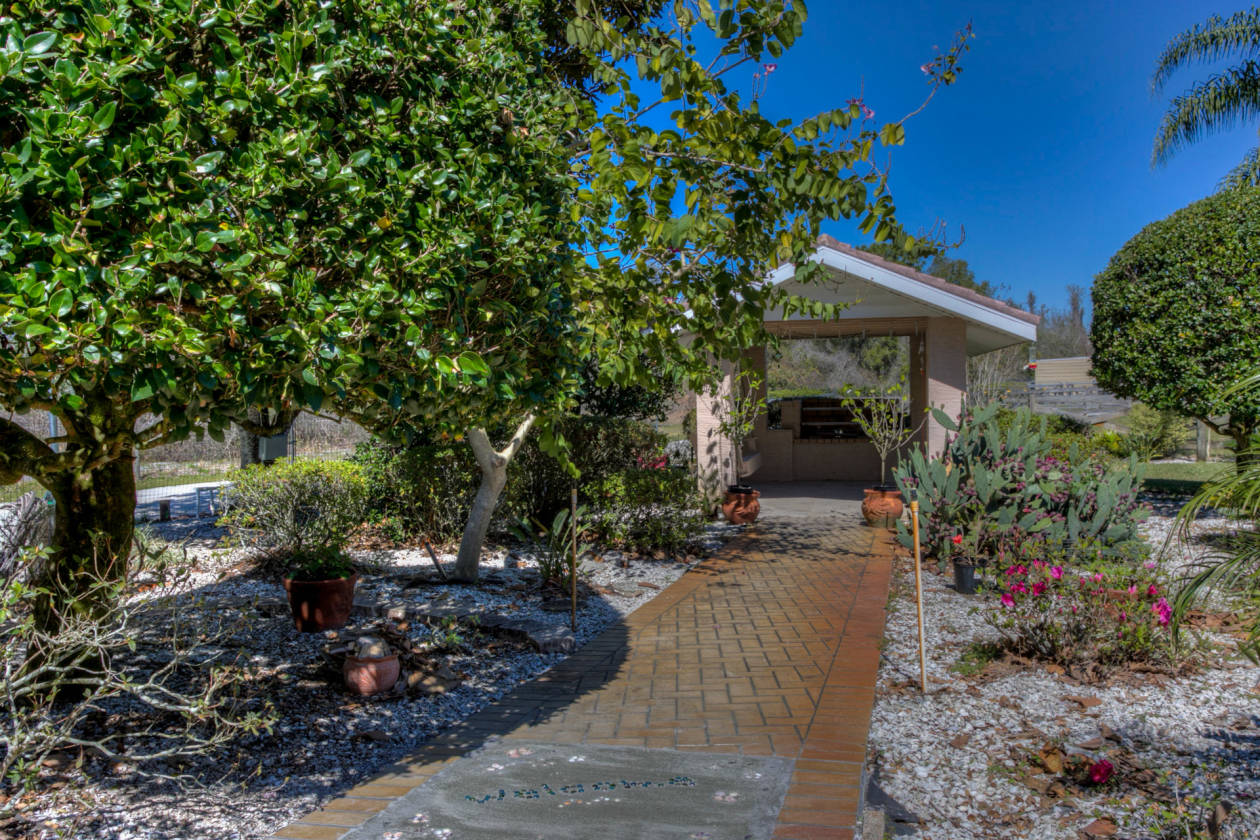 GATED EQUESTRIAN ESTATE/ENTERTAINING DREAM HOME Spring Hill, Pasco