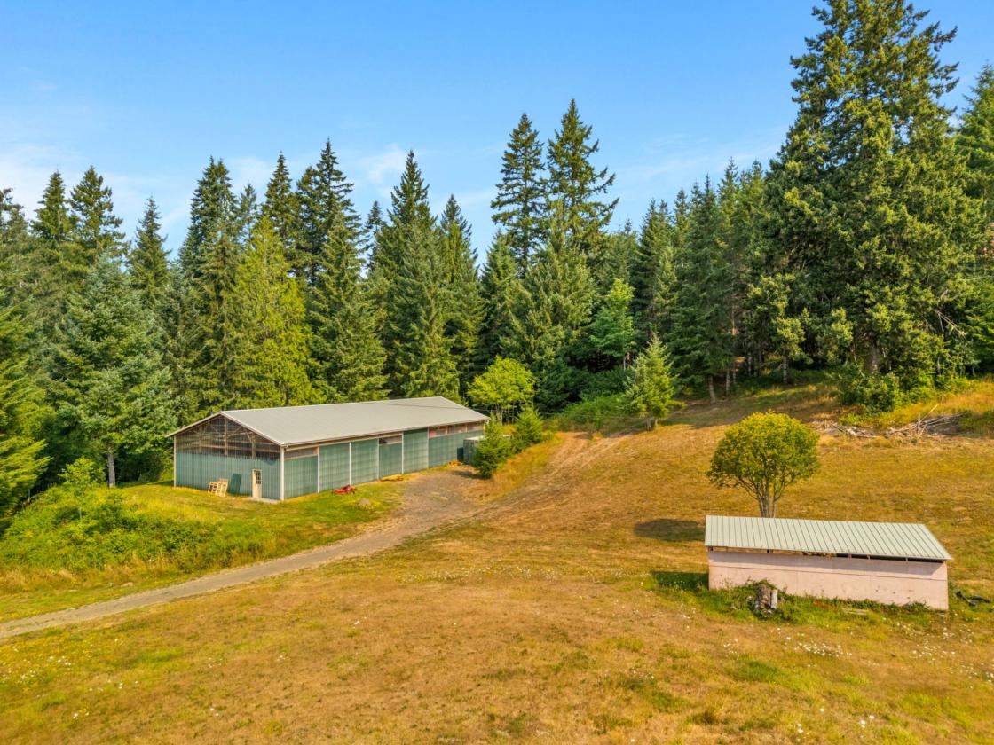 Pacific NW Secluded 75 Acre Homestead Ranch - photo 6