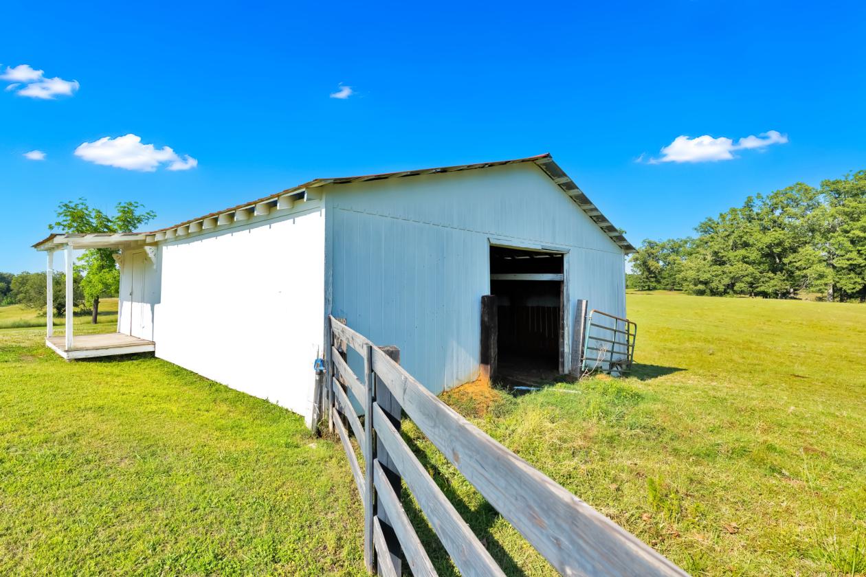 Rare Historic Round Polo Barn - photo 19