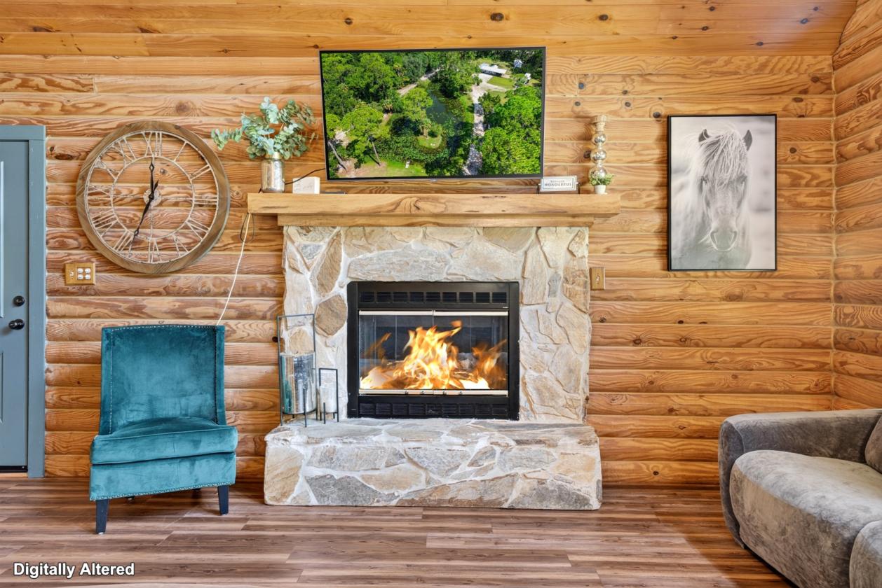 Log Home on 10 acres - Bring your horses! - photo 7