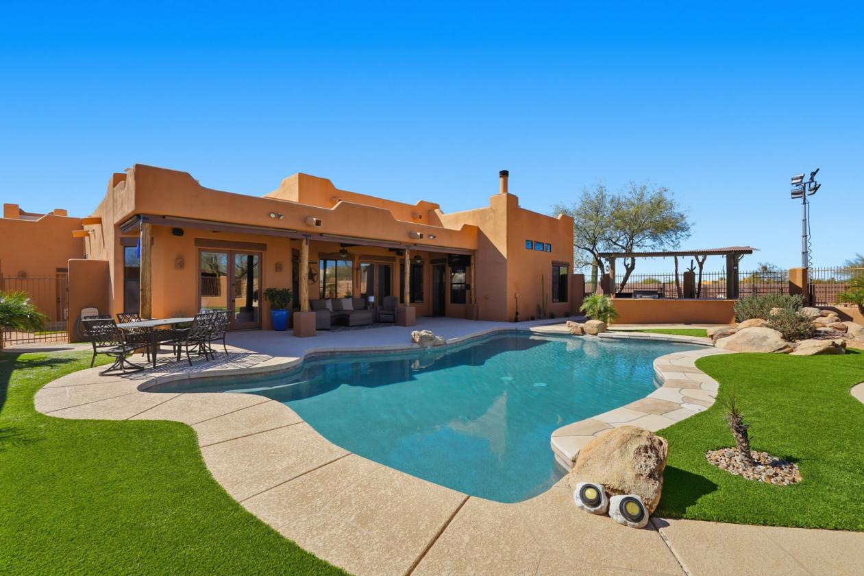 Desert Hills Luxury horse property on over an acre - photo 22