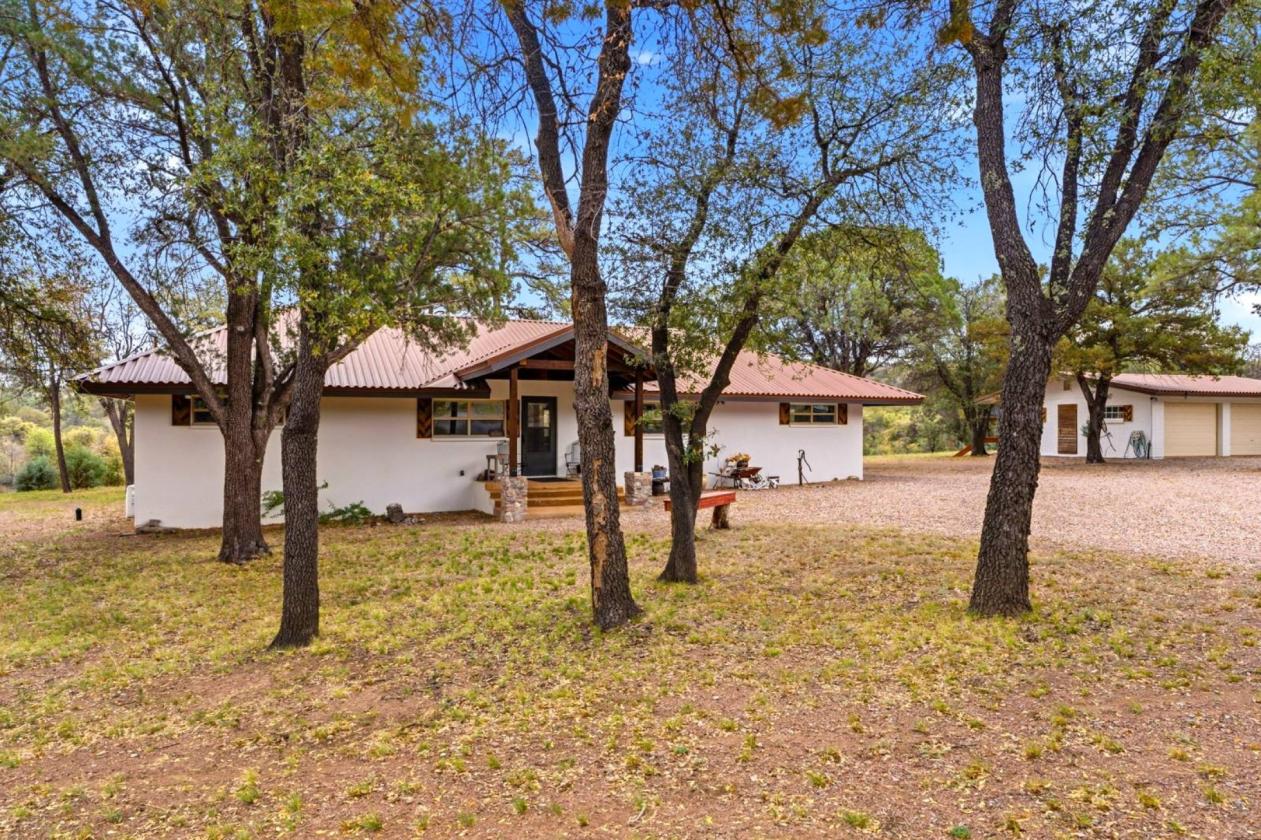 House, Casitas, Shops 20AC bordering Nat'l Forest - photo 4