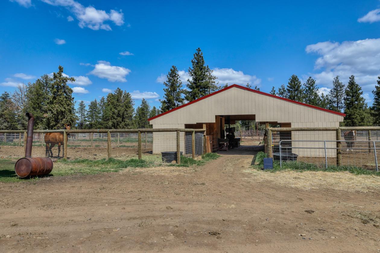 Spectacular Horse Facility near Sisters - photo 13