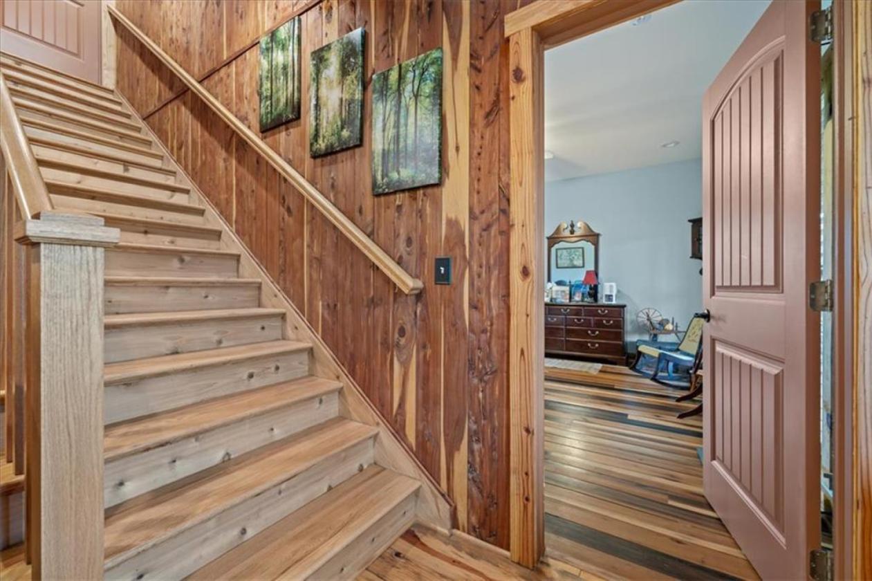Farmhouse with Southern Hospitality & Open Pastures - photo 18