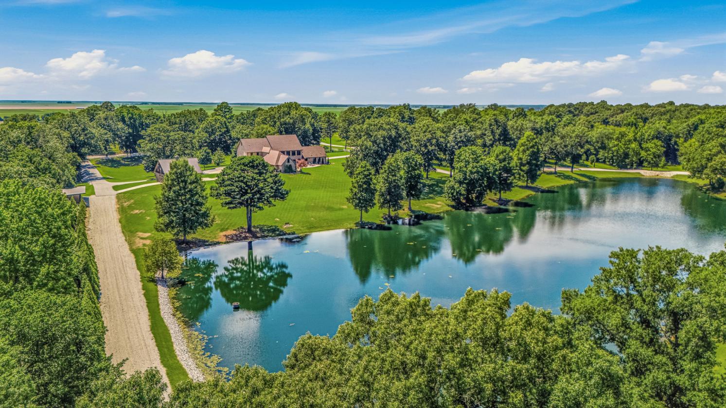 Modern Rustic Estate with Lake, Trails & Barn - photo 4