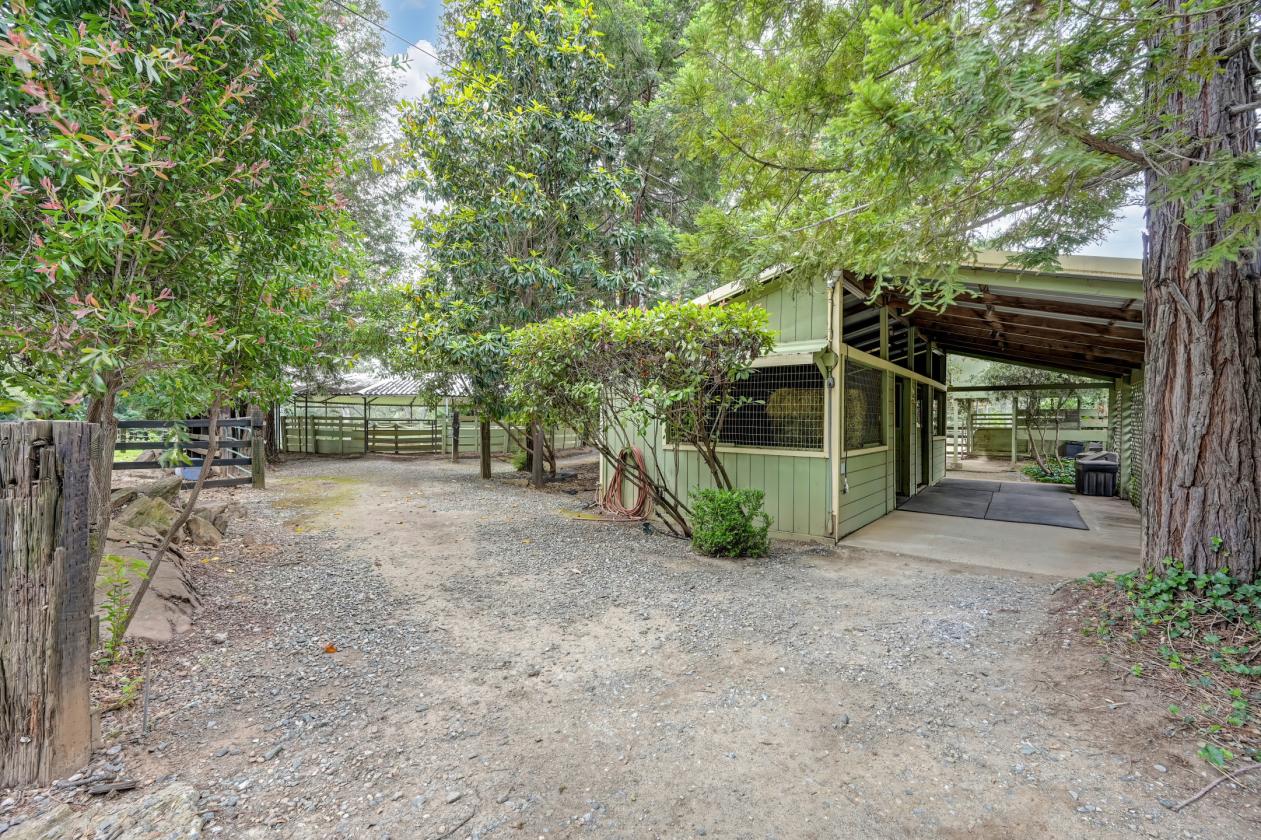 NEW PRICE! 3 bed, 2 bath, covered arena, 22 stalls - photo 19