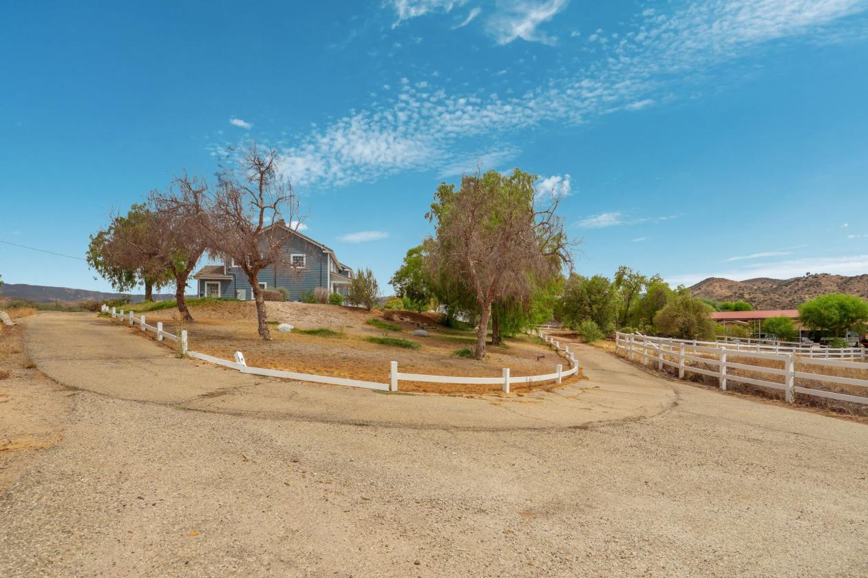 Expansive 5-Acre Estate - photo 25