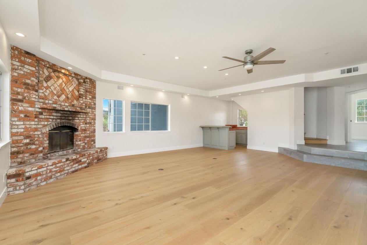Expansive 5-Acre Estate - photo 11