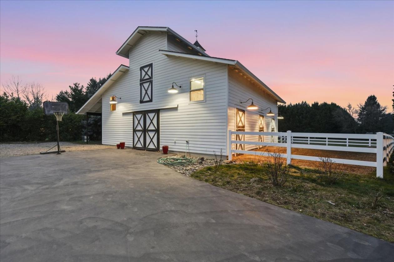 Gated Luxury Equestrian Estate - photo 3