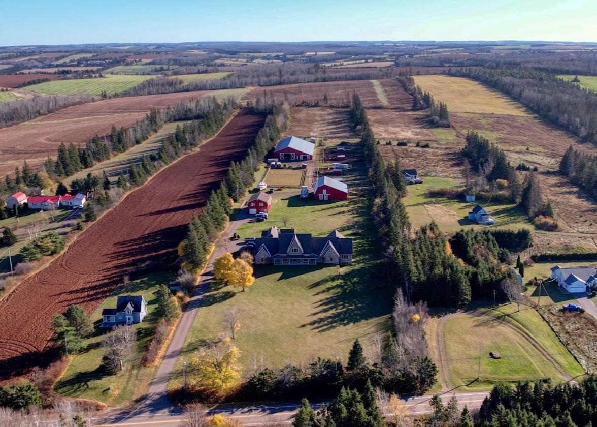 EXCEPTIONAL EQUESTRIAN ESTATE - photo 2