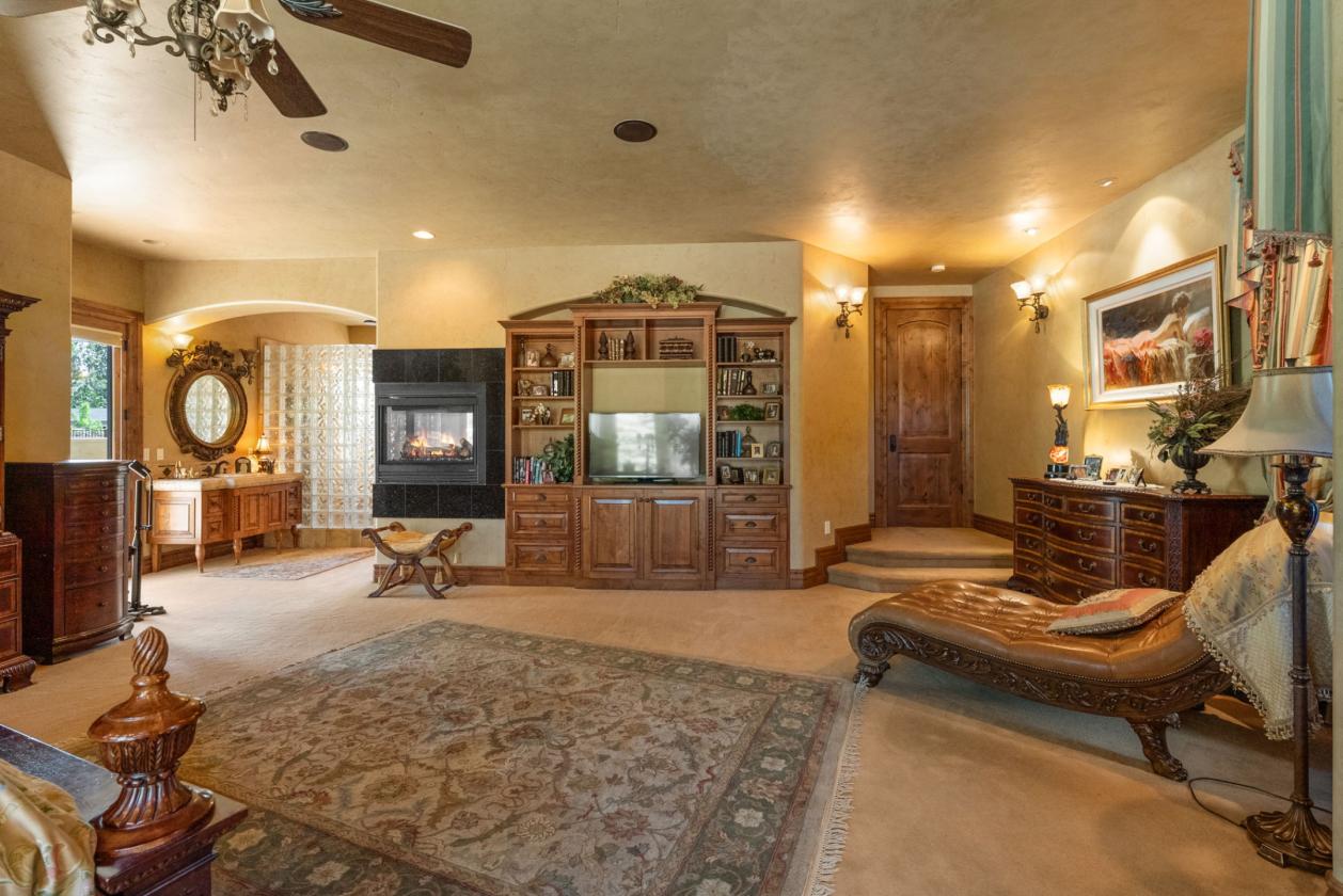 Extraordinary Estate in Pleasant Valley - photo 30
