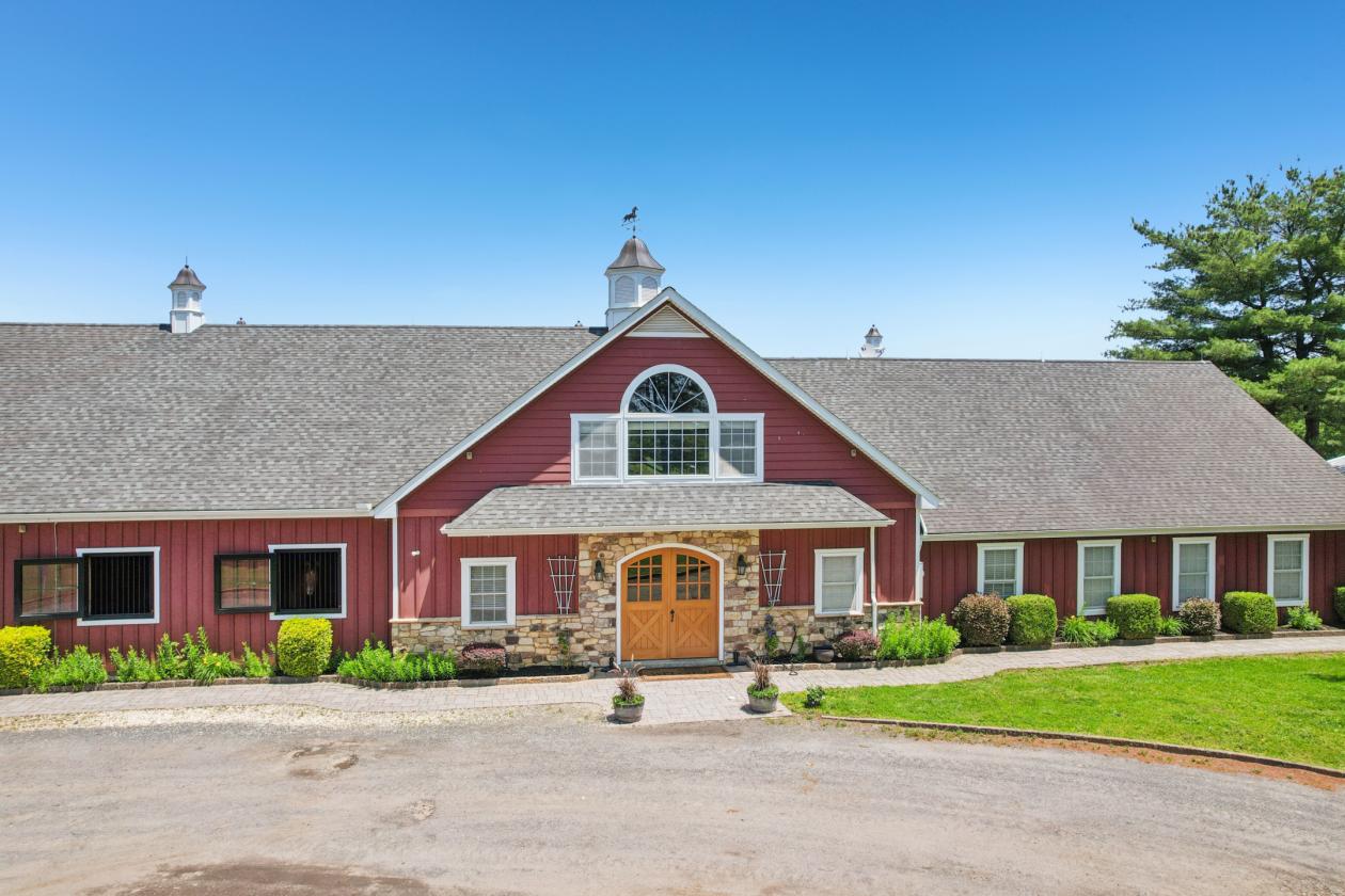 Equestrian Farm w/ 2 Homes & Caretaker Quarters - photo 2