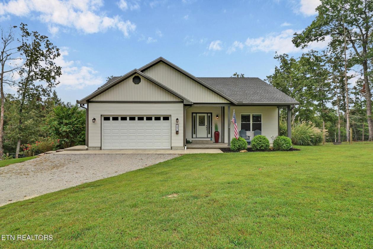 Modern Basement Ranch in BSF Equestrian community - photo 1