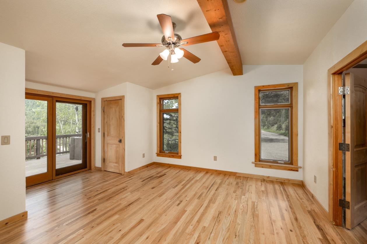 23+ ac, ARENA, 4 stall BARN and SHOP - photo 10