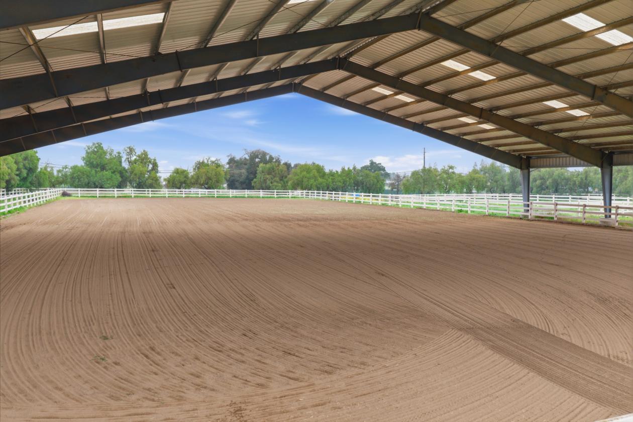 Spectacular, Private Horse Facility - photo 2
