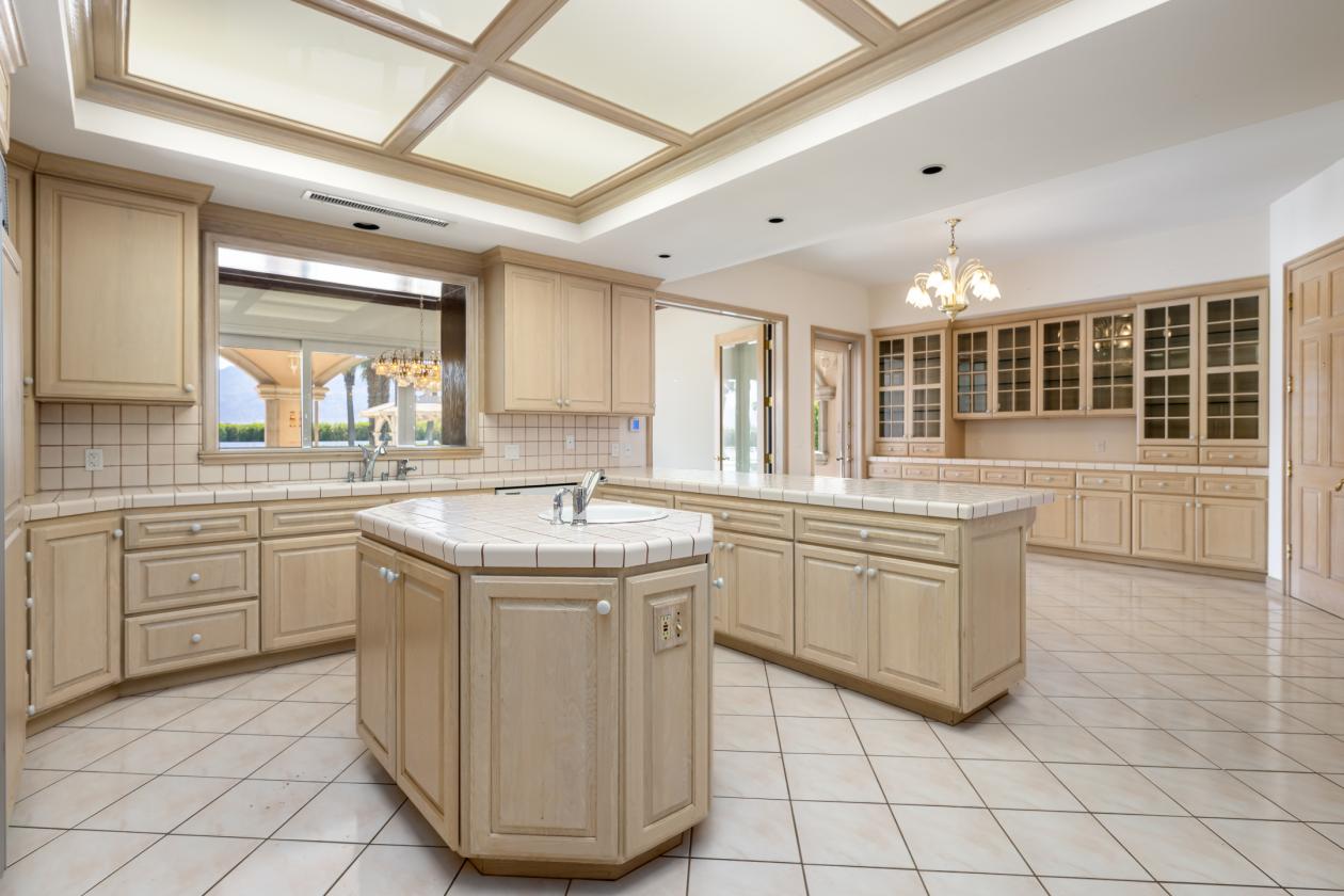 Beautiful equestrian compound on 9.29 acres - photo 12