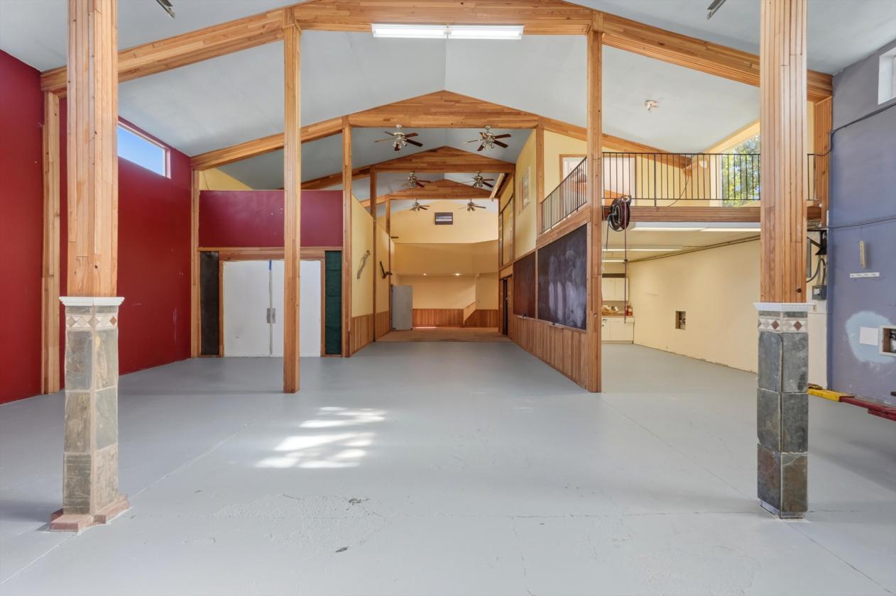 Dividable! Home, Shop & Barn w/Indoor Arena! - photo 18