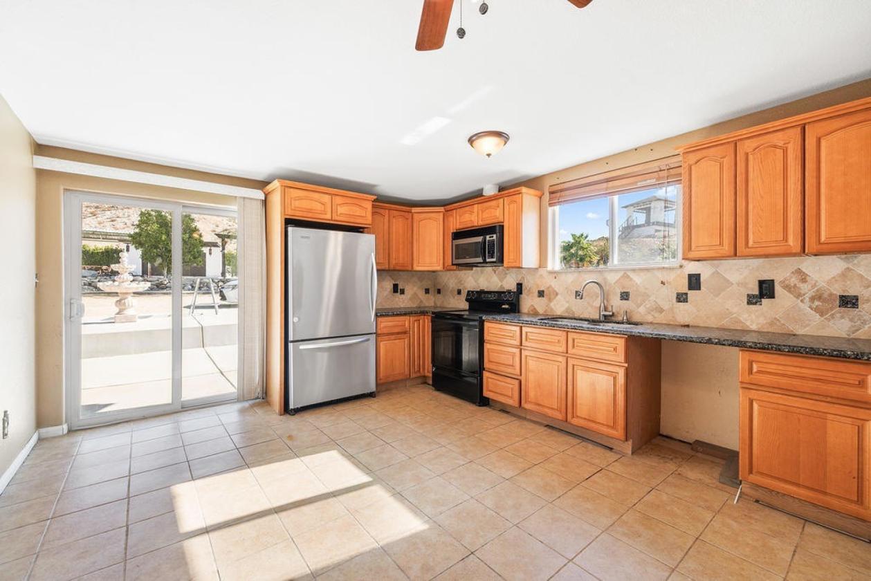 Equestrian Ranch, Two separated homes on 5 acres - photo 22